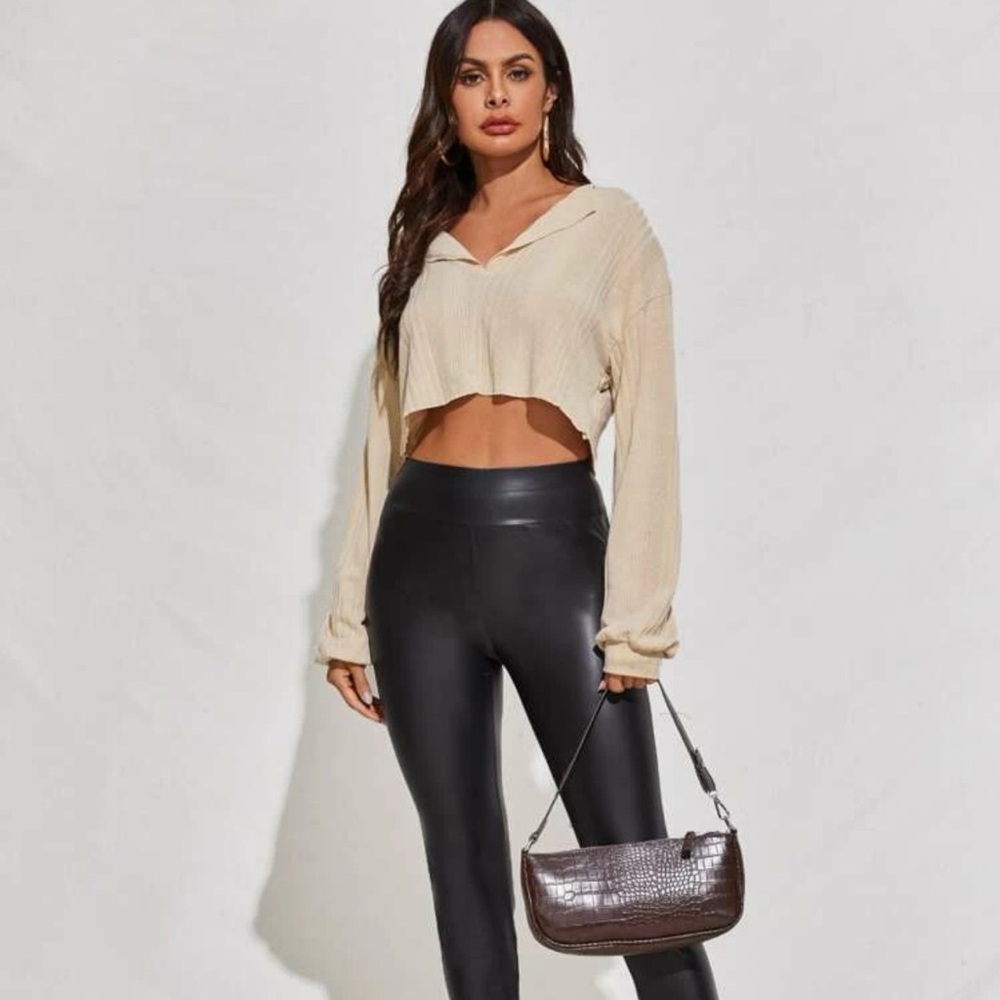 Neutral Ribbed Notched Raw-Cut Crop Tee - Picture 3 of 3